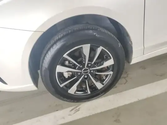 Roewe Ei5 2021 (12000 км)