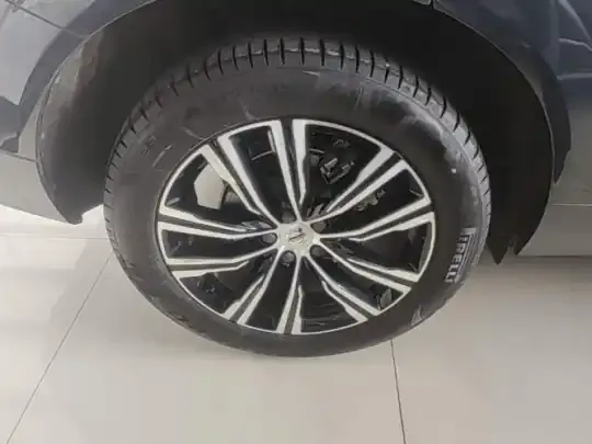 Volvo XC60 2022 (16400 км)