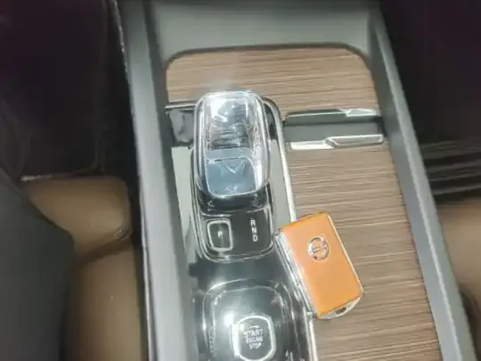 Volvo XC60 2022 (16400 км)