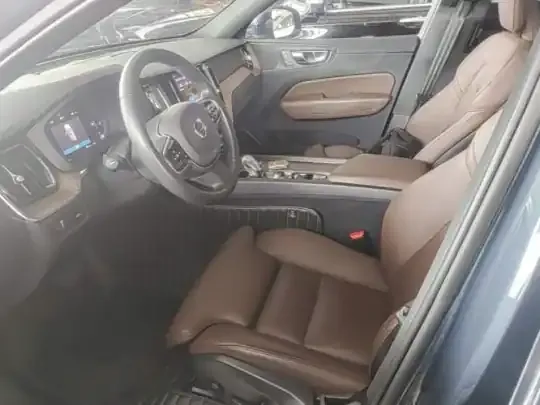 Volvo XC60 2022 (16400 км)