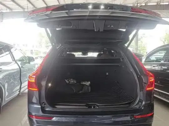 Volvo XC60 2022 (16400 км)