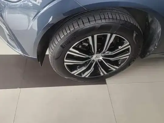 Volvo XC60 2022 (16400 км)