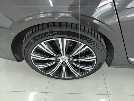 Volvo S90 New Energy 2023 (80400 км)