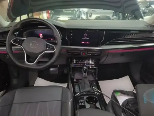 Volkswagen Passat 2023 (24600 км)