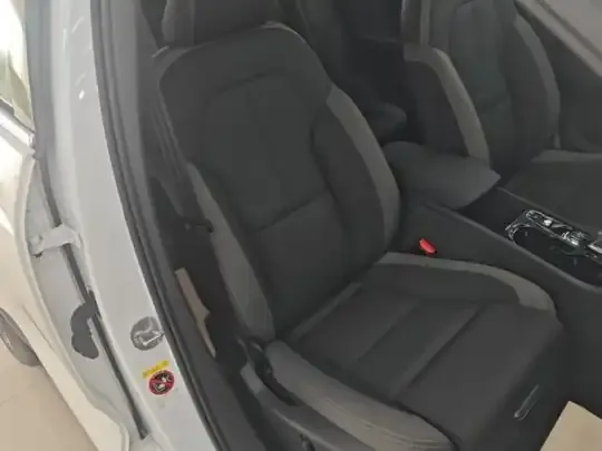 Volvo XC40 2024 (25300 км)