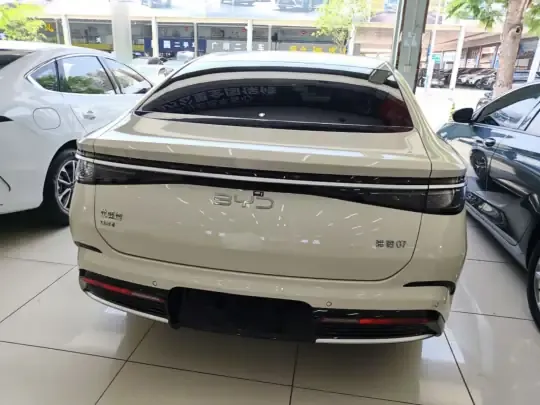 BYD Seal 07 DM-i 2025 (6200 км)